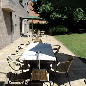 https://budget-flats-brussels.brusselshotelsbook.com